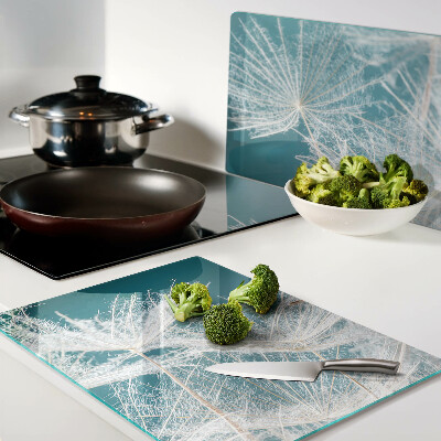 Tabla de cocina Dientes de león sobre un fondo azul