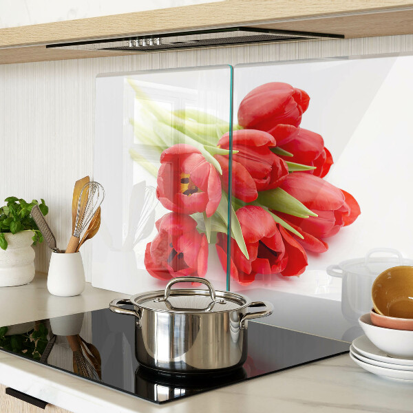 Tabla de cortar de cristal Tulipanes rojos sobre fondo blanco