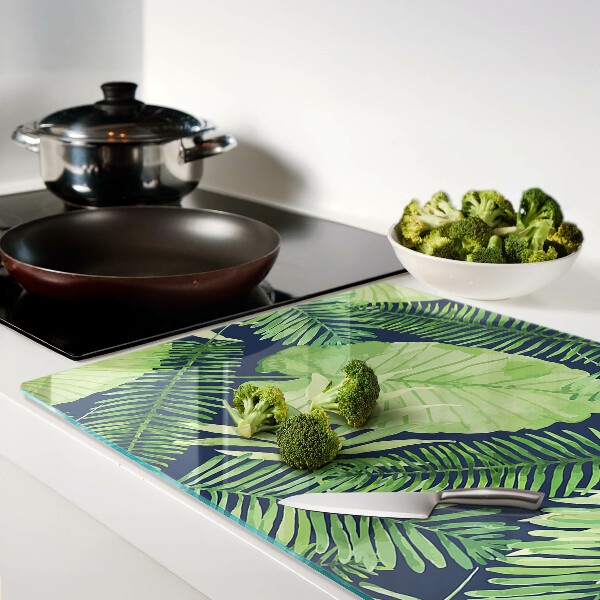 Tabla de cocina Hojas tropicales sobre un fondo oscuro.