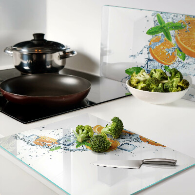 Tabla para cortar Frutas cítricas en agua