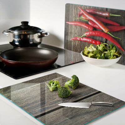 Tabla de cortar Chiles sobre un fondo de madera