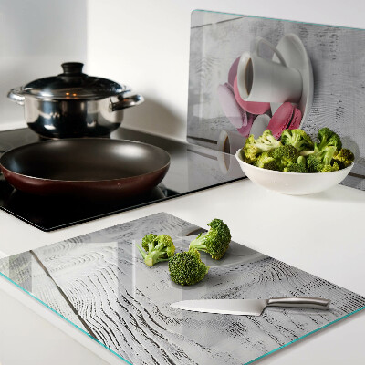 Tabla para cortar Café y macarrones sobre un fondo de madera.