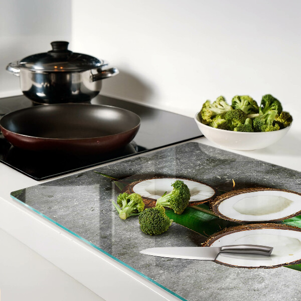 Tabla de cortar de cristal Coco sobre un fondo de hormigón