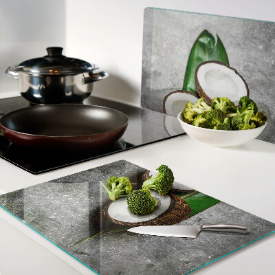 Tabla de cortar de cristal Coco sobre un fondo de hormigón