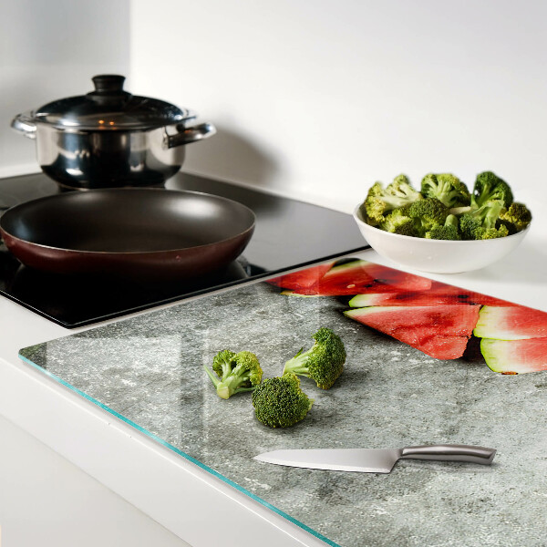 Tabla de cocina Rebanadas de sandía sobre un fondo gris