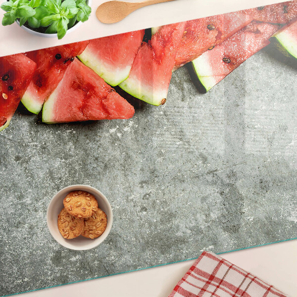 Tabla de cocina Rebanadas de sandía sobre un fondo gris