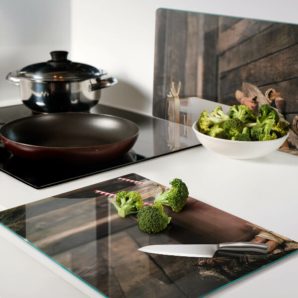 Tabla de cocina Frascos de bebidas sobre un fondo de madera