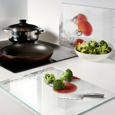 Tabla de cortar de cristal Tomates en agua