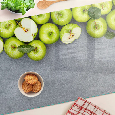 Tabla de cortar Manzanas verdes sobre una superficie gris