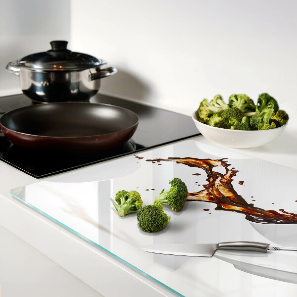 Szklana deska do krojenia Kawa i rozpryskujący się napój