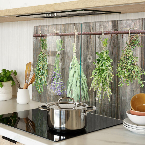 Tabla de cortar Hierbas sobre un fondo de madera