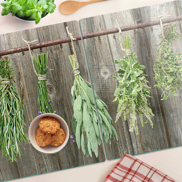 Tabla de cortar Hierbas sobre un fondo de madera