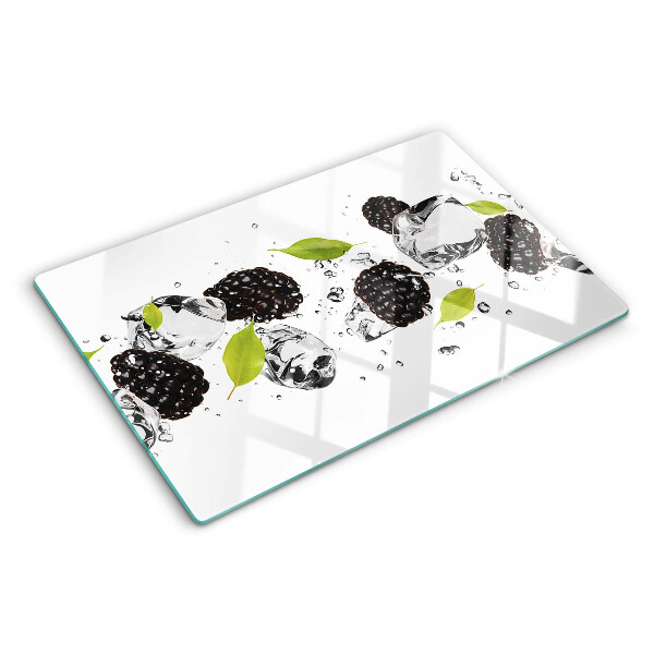 Tabla para cortar Frambuesas con hojas y gotas de agua.