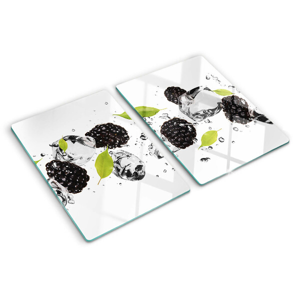 Tabla para cortar Frambuesas con hojas y gotas de agua.