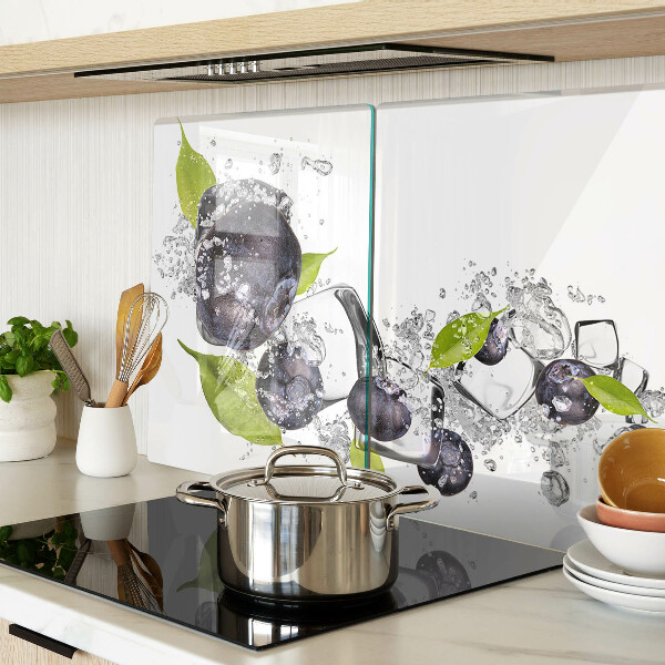 Szklana deska kuchenna Śliwki w wodzie z liśćmi