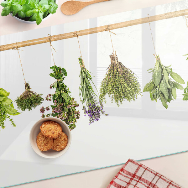 Tabla de cortar Hierbas secadas en una cuerda