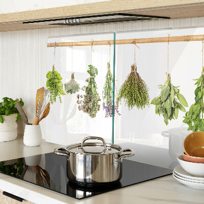 Tabla de cortar Hierbas secadas en una cuerda