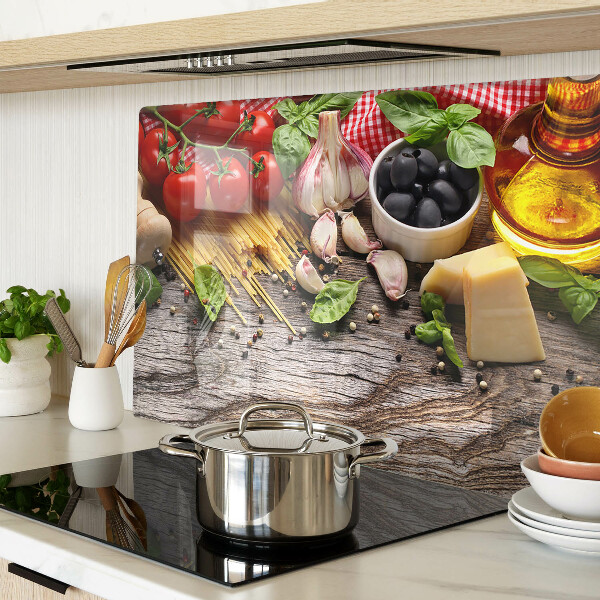 Tabla para cortar Cocina italiana con pasta y verduras.