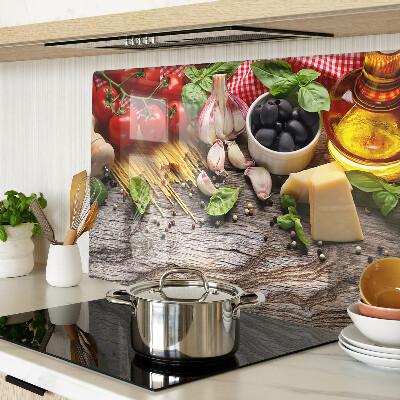 Tabla para cortar Cocina italiana con pasta y verduras.