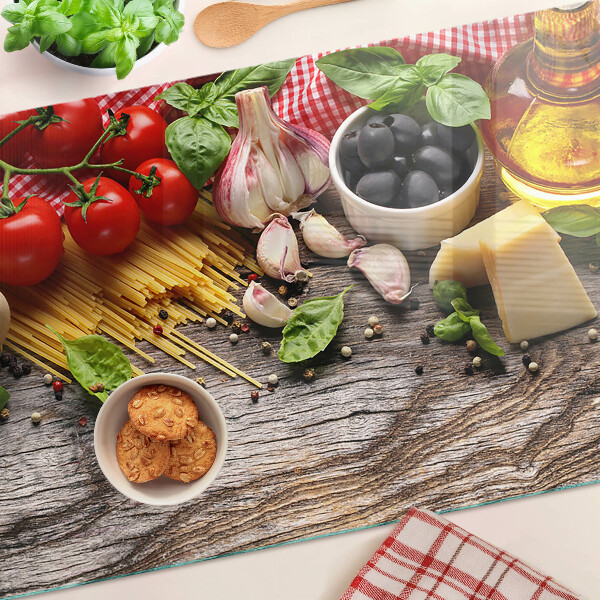 Tabla para cortar Cocina italiana con pasta y verduras.