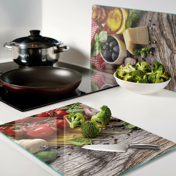 Tabla para cortar Cocina italiana con pasta y verduras.