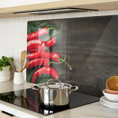 Tabla para cortar Chiles sobre un fondo de madera