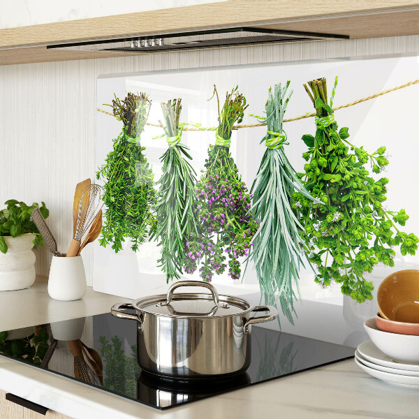 Tabla de cortar Hierbas secas en una cuerda