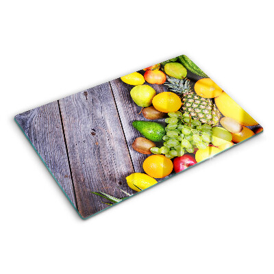 Tabla para cortar Frutas sobre un fondo de madera