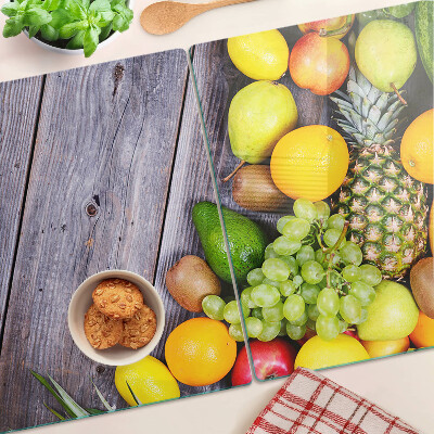 Tabla para cortar Frutas sobre un fondo de madera