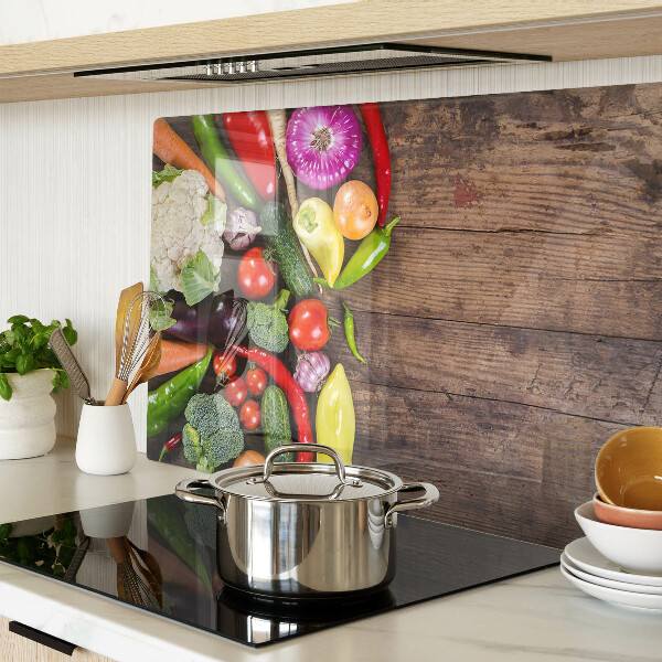 Tabla para cortar Verduras sobre un fondo de madera