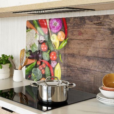 Tabla para cortar Verduras sobre un fondo de madera