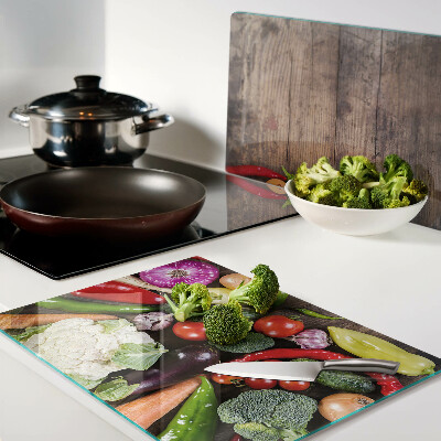 Tabla para cortar Verduras sobre un fondo de madera