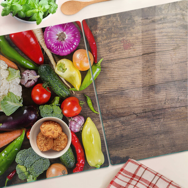 Tabla para cortar Verduras sobre un fondo de madera