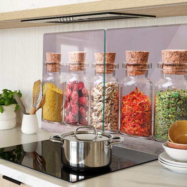 Tabla de cortar de cristal Especias en frascos de vidrio