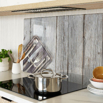 Tabla de cortar de cristal Cubiertos rústicos sobre fondo de madera.