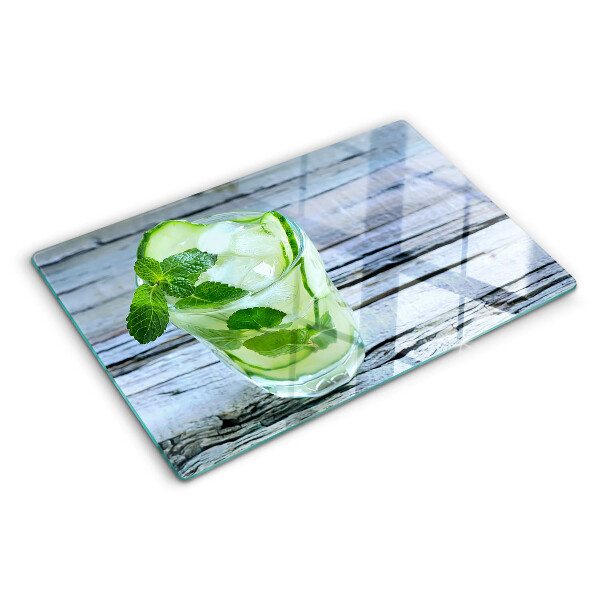 Tabla de cocina Un cóctel refrescante con menta.