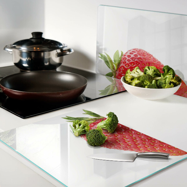 Tabla de cocina Fresa sobre fondo blanco