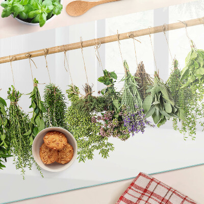 Tabla de cortar de cristal Hierbas secas en una cuerda