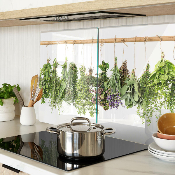 Tabla de cortar de cristal Hierbas secas en una cuerda