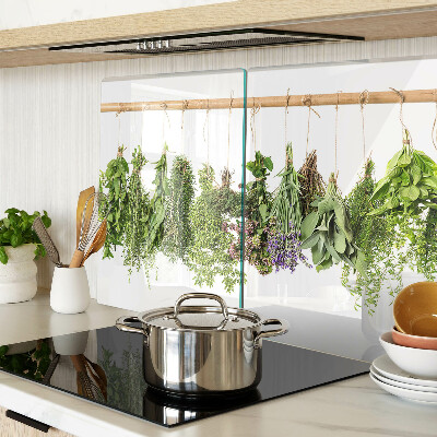 Tabla de cortar de cristal Hierbas secas en una cuerda