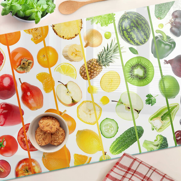 Tabla de cocina Frutas y verduras en colores del arco iris.