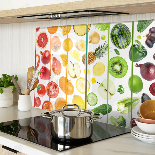 Tabla de cocina Frutas y verduras en colores del arco iris.