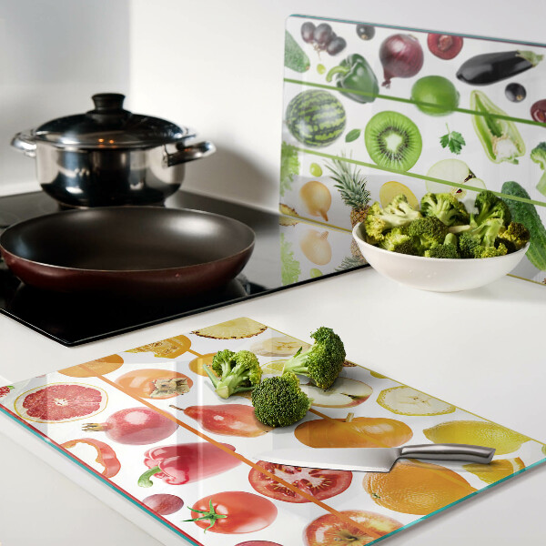 Tabla de cocina Frutas y verduras en colores del arco iris.