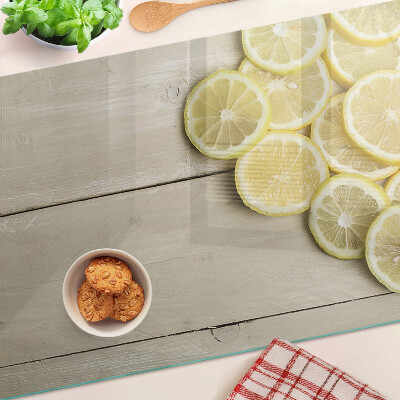 Szklana deska do krojenia Plastry cytryny na drewnianym tle
