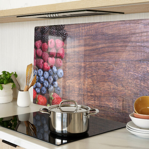 Szklana deska kuchenna Owoce leśne na drewnianym tle