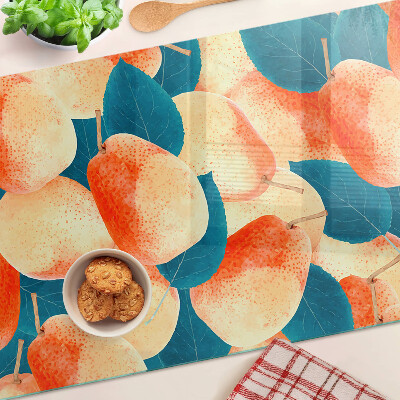 Tabla de cortar Melocotones sobre un fondo de hojas