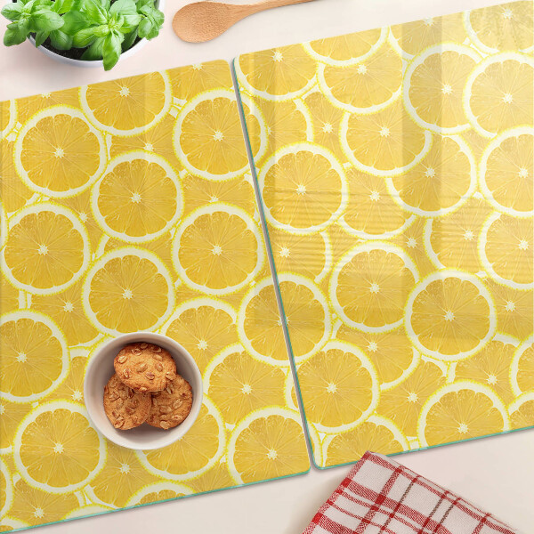 Tabla de cocina Rodajas de limón sobre un fondo amarillo