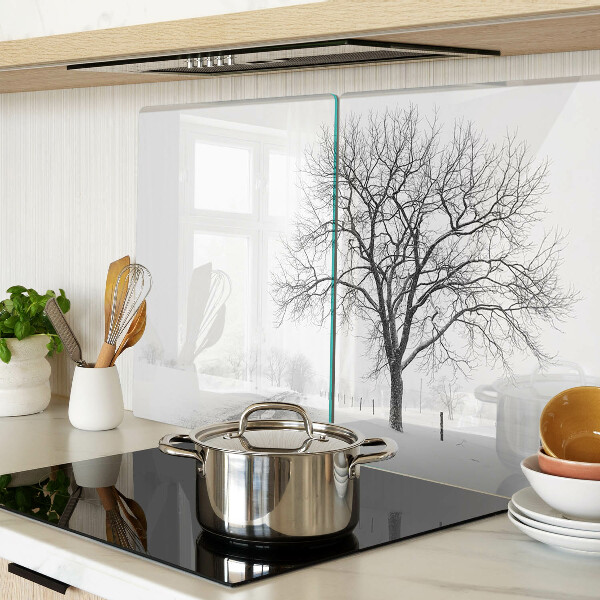 Tabla de cortar de cristal Paisaje invernal vacío con un árbol.