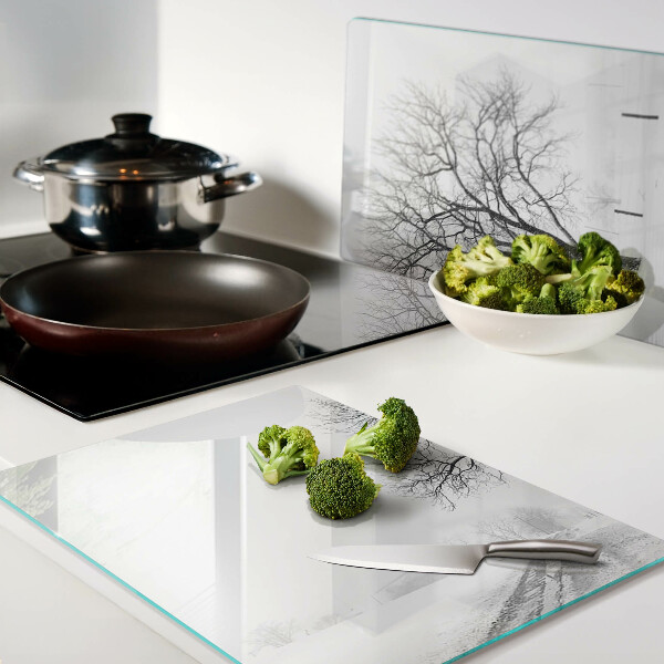 Tabla de cortar de cristal Paisaje invernal vacío con un árbol.