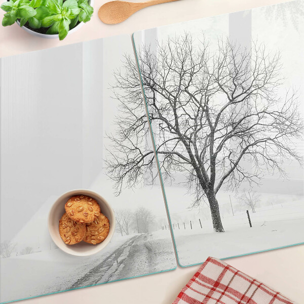 Tabla de cortar de cristal Paisaje invernal vacío con un árbol.